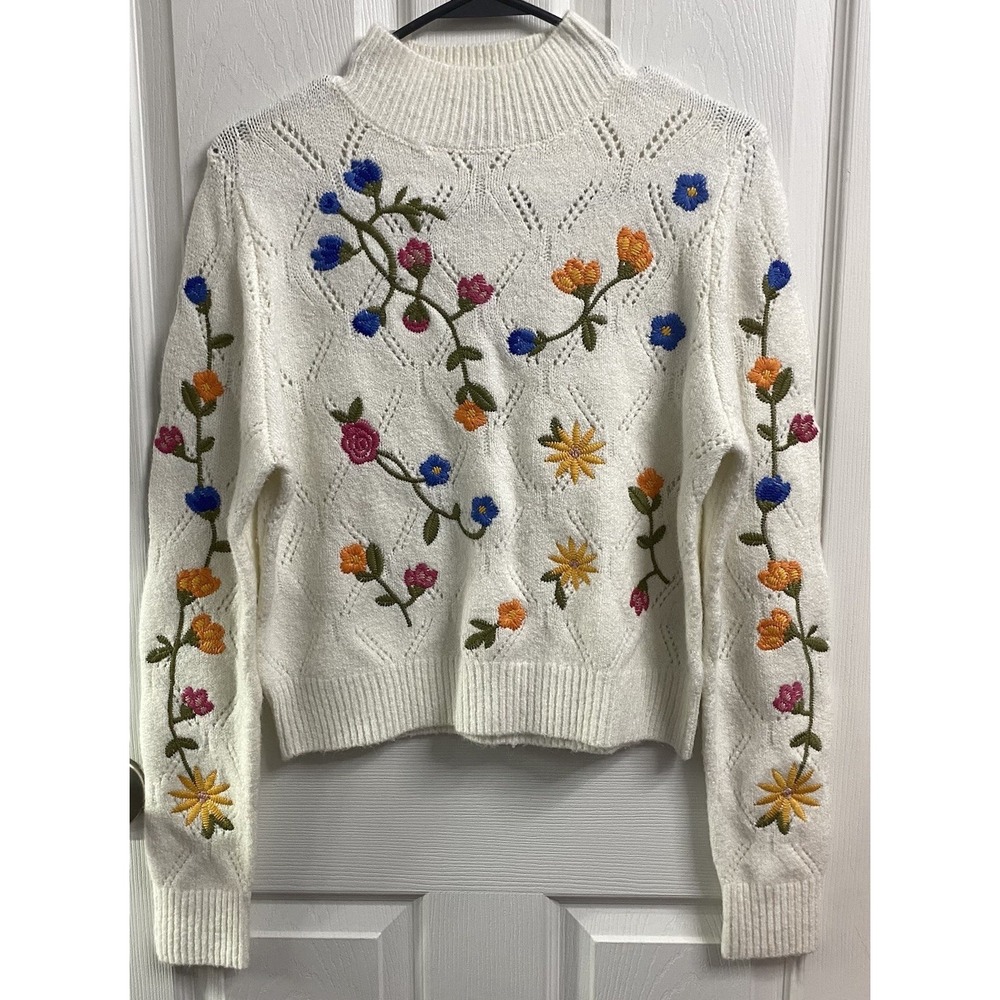Mi Ami Francesca's White Mock Neck Floral Embroidered Tight Knit Sweater EUC M